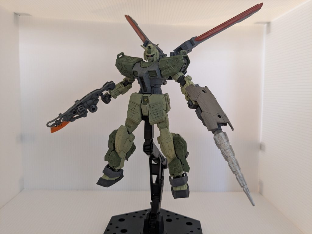 空間戦闘用の追加装備を付けれます。30MMのパーツで作りました。光の翼みたいですが、クロスボーンシリーズのバックパックみたいにしたいと思って試してみました。