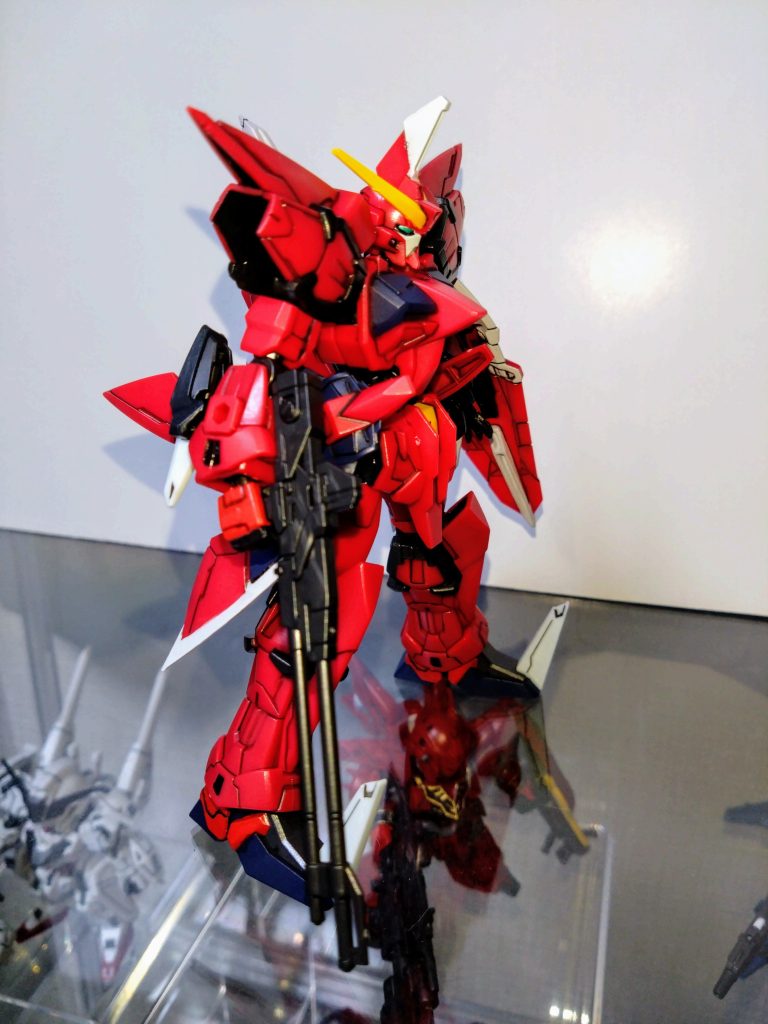 水性ホビーカラーはガンダムホワイト、ガンダムレッド、ガンダムイエロー、マイティーストライクフリーダムダークブルー、メタリックブラック、青竹色、黒鉄色、焼鉄色等を使用しました。