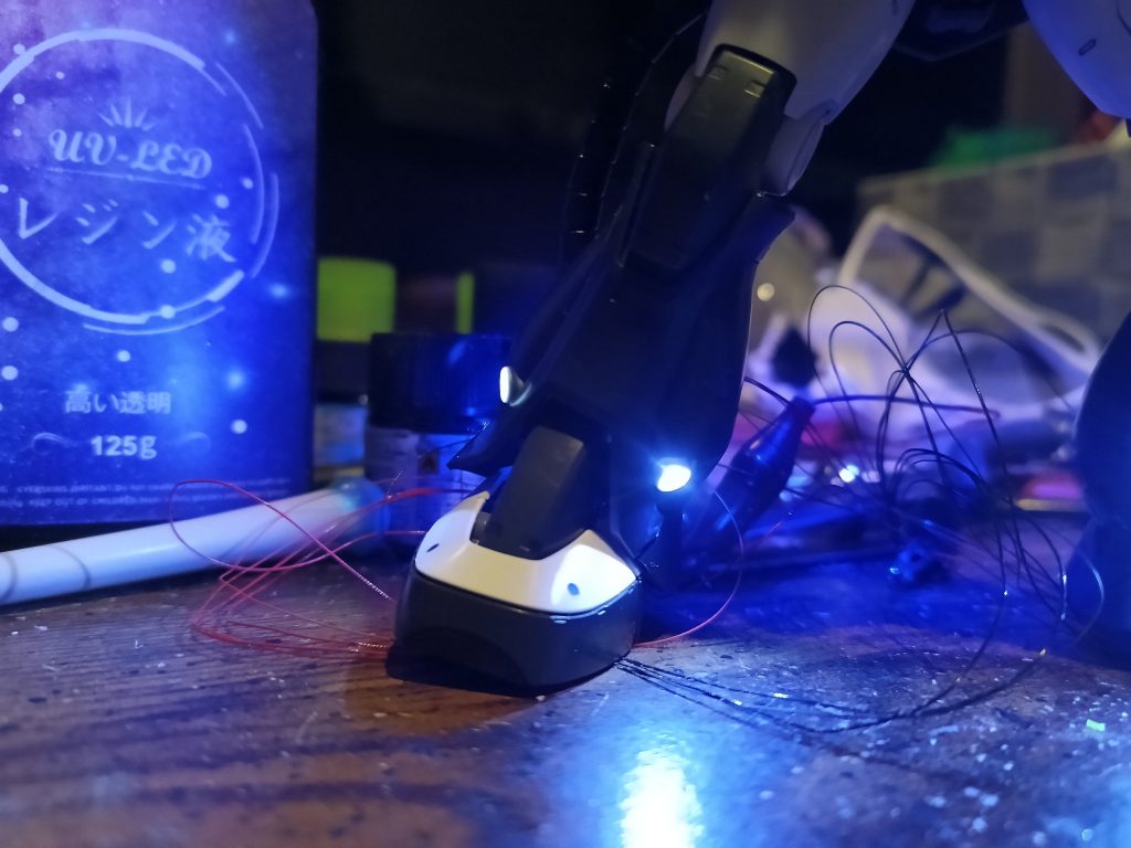 前方バーニアはホワイト