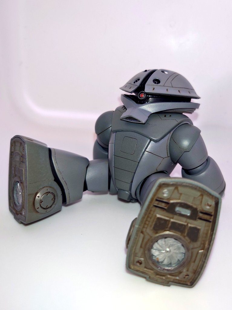 体育座りはできませんが座らせてみました足の裏は汚し過ぎましたね。ウンコ踏んだって設定にしておきますw