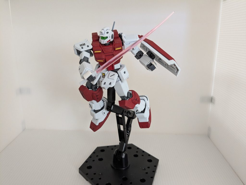 サーベルの持ち手は入手時点で無かったので、適当に代替品を付けてます。