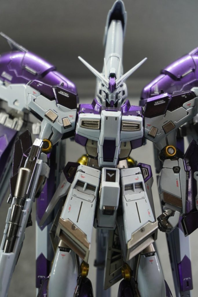 大きなミスフロントスカートのシルバー部、見える部分に塗装持ち手棒を取り付けてしまいました。最終組み立て時に気付きましたが、気付かないフリでそのままにしてます。（もう一度やり直す気になれず）