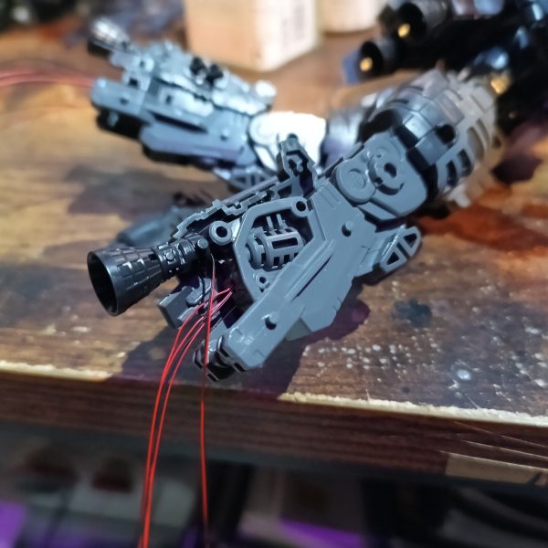 シン・マツナガ専用機組んだ時に後で気付いた排熱ダクトみたいなとこに今回はホワイトを入れました👍‼️予定LEDは以上です😁👍（3枚目）