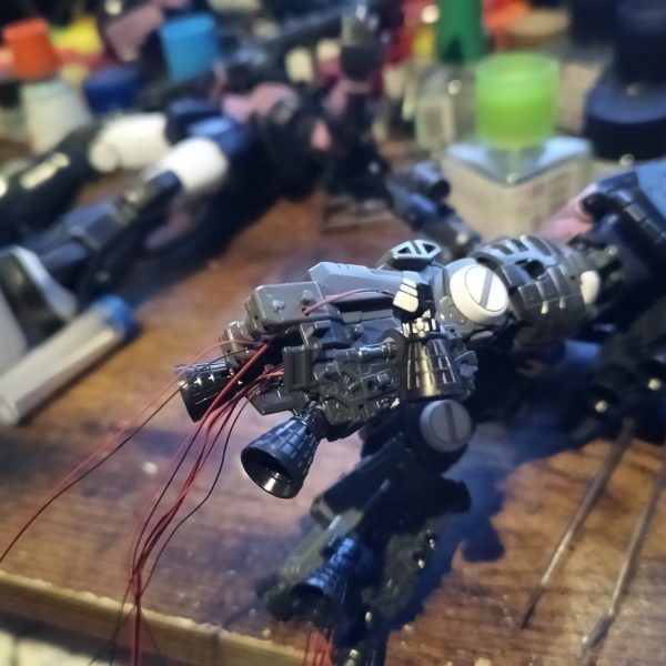 シン・マツナガ専用機組んだ時に後で気付いた排熱ダクトみたいなとこに今回はホワイトを入れました👍‼️予定LEDは以上です😁👍（4枚目）