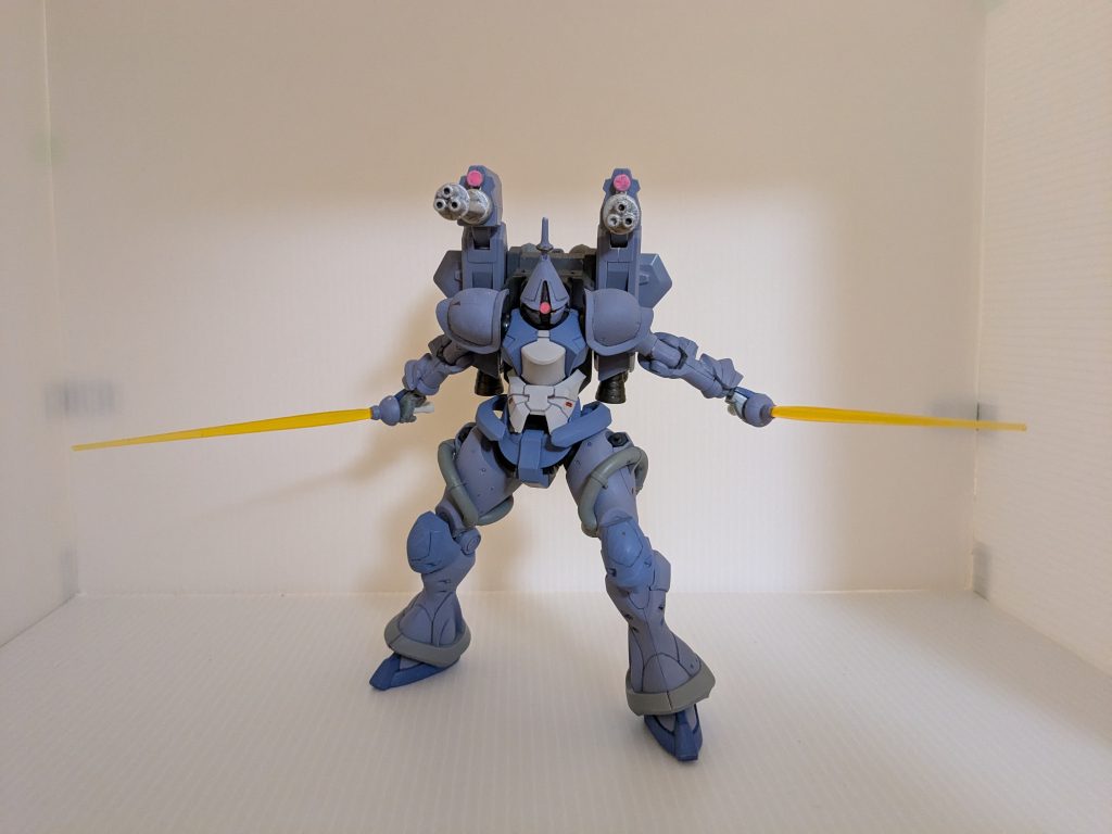 劇場版にて、明確な死が描かれなかった(と記憶していますが、合っていますか？)マ・クベが、ア・バオア・クー戦後も抗戦。グラナダで秘密裏に立ち上がっていた新型モビルスーツ開発プランを、自身の愛機であるギャンに急遽適合させた機体。…という無理くりな脳内設定に基づいてます。ガトリングで制圧射撃して高速突撃し、劣勢でも吶喊により戦意高揚を狙うため(？)の機体です。機動性特化のためシールドを廃しており、装甲も決して厚くはない感じです。