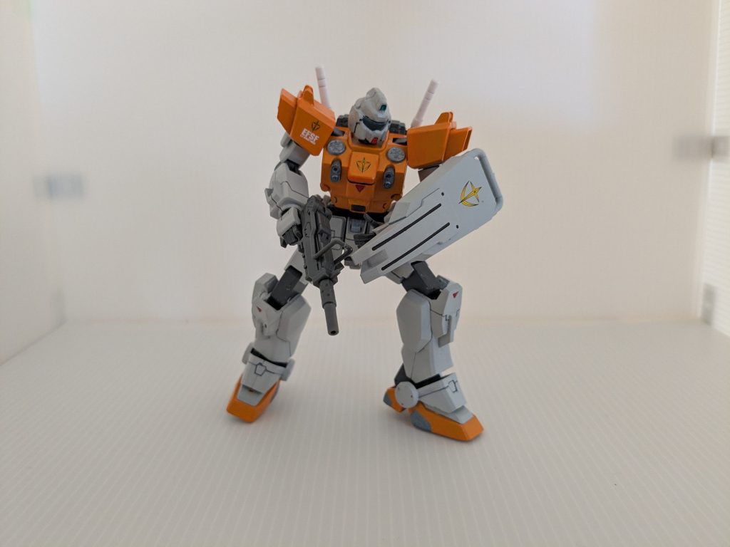 ブルーデスティニーからEXAMシステムを廃して、量産化を試みた機体…という脳内設定です。頭部は素体入手時点でほぼ全壊+欠品していたので、パテとジャンク品の切り貼りで作りました。