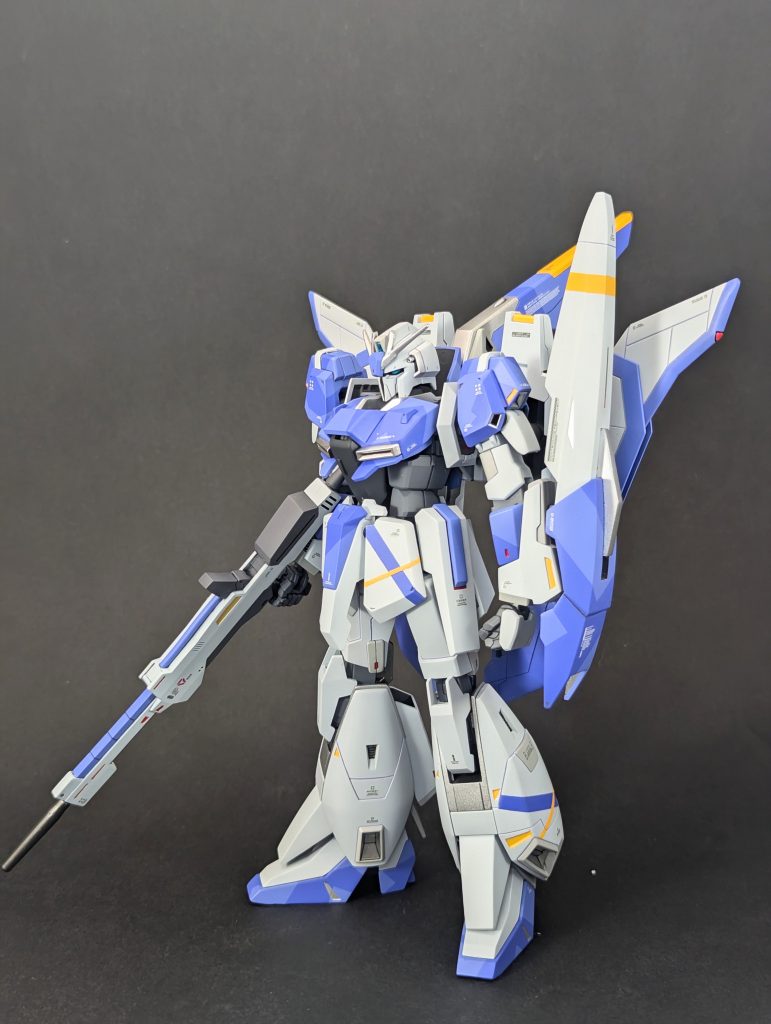 ぐるりと4面スプリッター塗装を一度やってみたいって事で、一部スプリッター迷彩を入れてみました(gandam1)RGで出てたゼータリミテッドVer.のスプリッター迷彩&配色をパクリ、一部自分好みに配色変更、グラデーションしています(gundam-kao3)