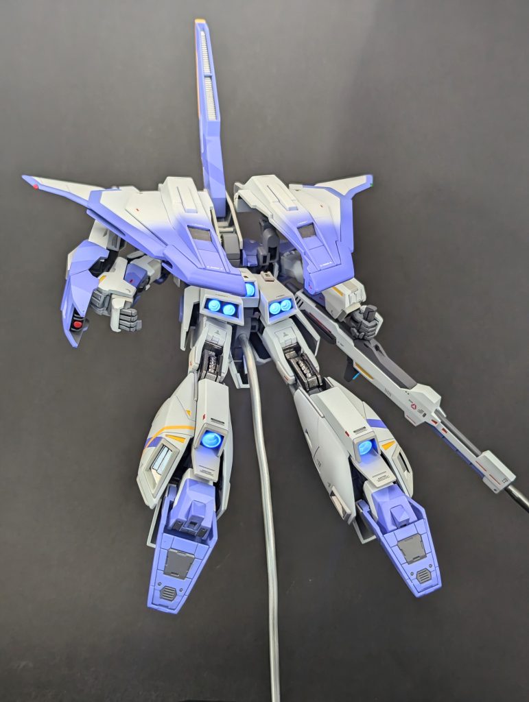 UVライト🔦で蛍光塗料発光ピカー✨️今回は蛍光塗料使用箇所は少なく、各センサーとバーニア、主翼翼端のライトのみです(gundam-kao5)