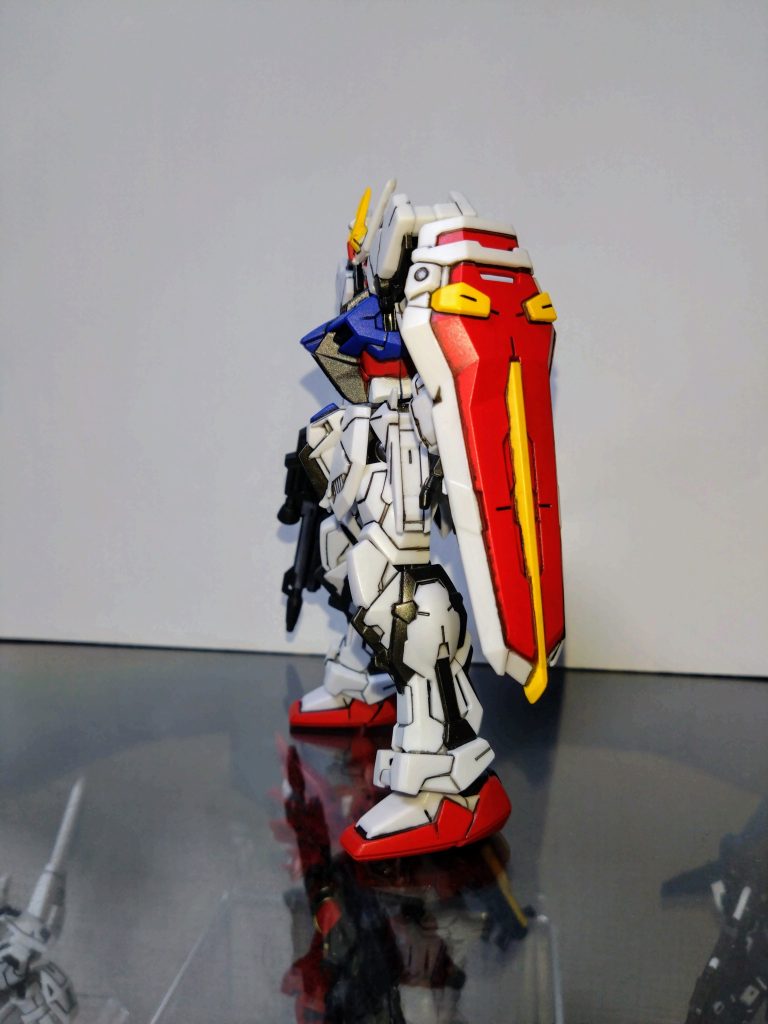 カメラアイやセンサーにはシルバー→青竹色を重ね塗りしました。