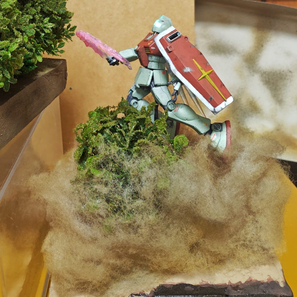 バーニアで舞う砂塵に舞う？ジムのつもり………