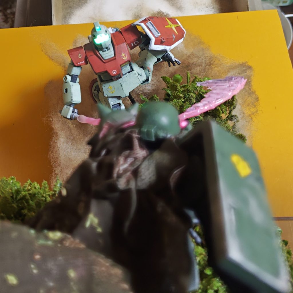 ザクの肩越しショット