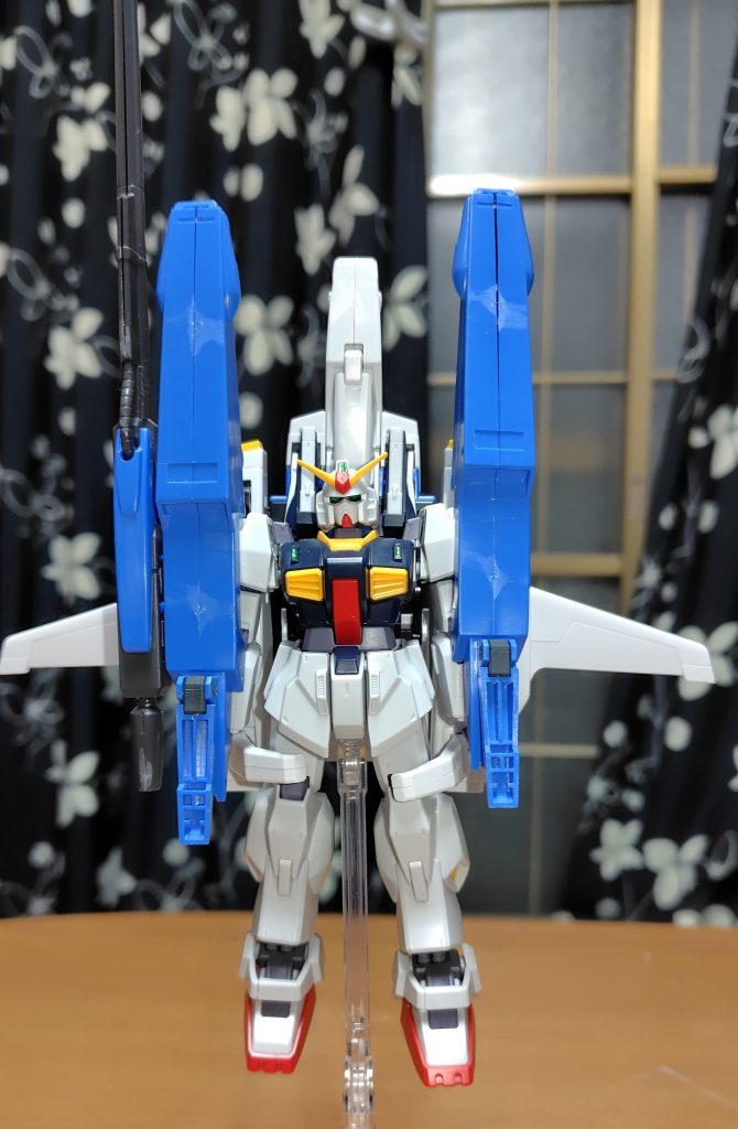 機体底部に搭載されたMk-Ⅱ。搭載というより底部のフック拘束されてる感があります。装備してるMk-ⅡはHGUC、REVIVE版のガンプラです。