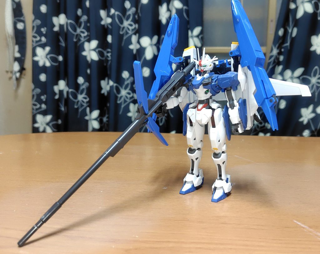 背面に装備させる為の3mmジョイントは1本のみで2点穴を1点穴にすれば他の機体でも装備出来ます。コレはエアリアル改修型。