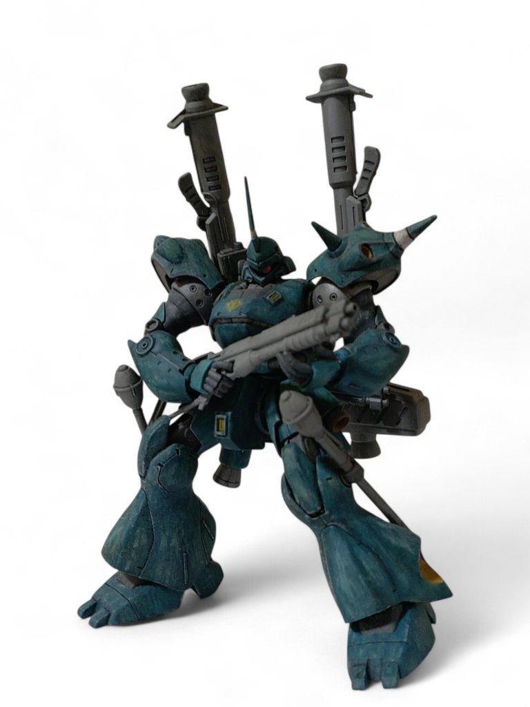 昔つくったHGケンプファーを投稿します。モノアイが動くように工作しました。塗装はサフを吹いたあとにエナメル塗料でペタペタ重ね塗り、あとは汚し塗装でごまかしています。ケンプファーはカッコいいね。