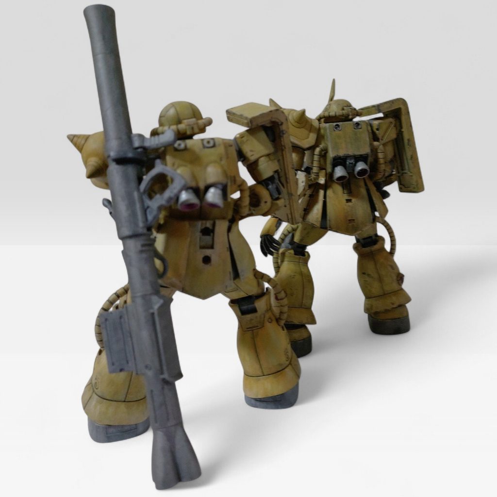 ザクⅡ（2体）–2枚目/制作者：たんたんタヌキチ