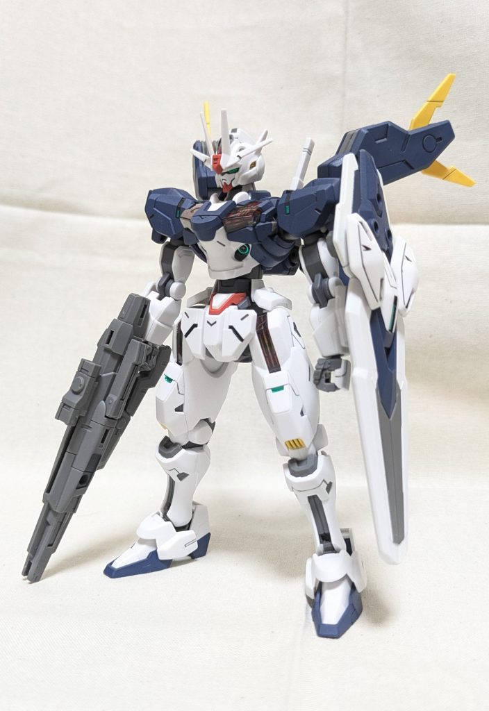 XVX-016RN　ガンダム・エアリアル(改修型)シン・セー開発公社によって、改修が施されたエアリアル。グラスレー寮との決闘で負ったダメージを修繕しつつ、外部装甲や装備類の刷新・追加が行われた。　　　　　　　　　　水星の魔女公式サイトより