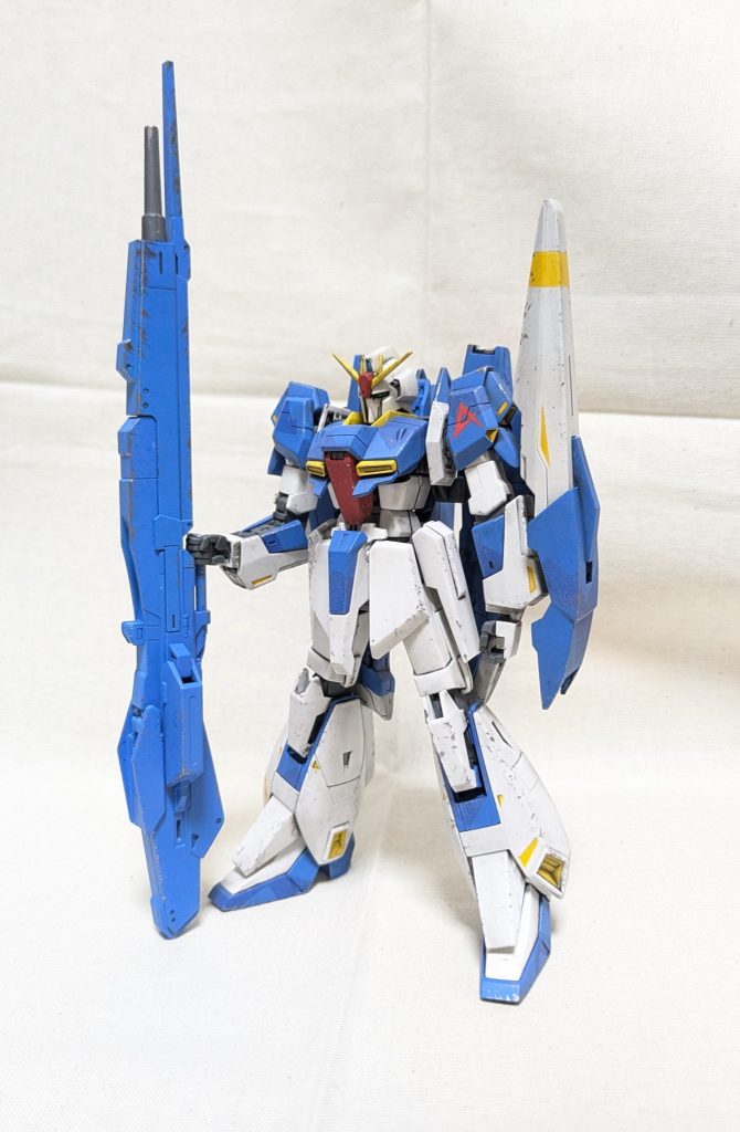 MSZ-006　Zガンダムエゥーゴのシンボルとして開発された可変MS。ガンダムMk-Ⅱとリック・ディアスの長所を兼ね備え、高い機動性と攻撃力を持つ。MA形態であるウェイブライダーは、単体での大気圏突入が可能であり、地上（大気圏内）でも運用可能である。　　　　　　　機動戦士Zガンダム公式サイトより