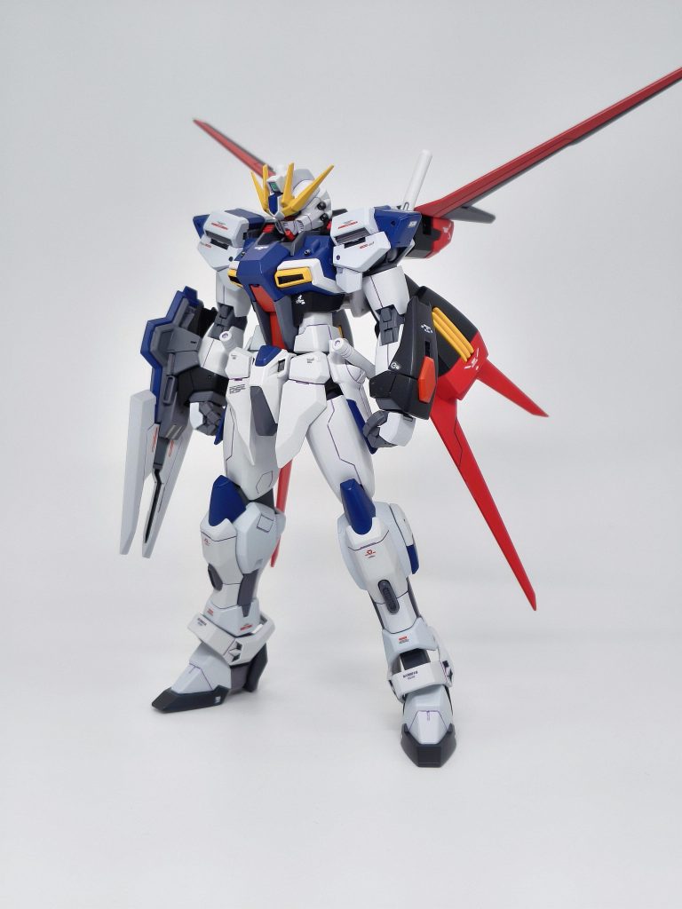 通常のストライカーパックも装備できます。