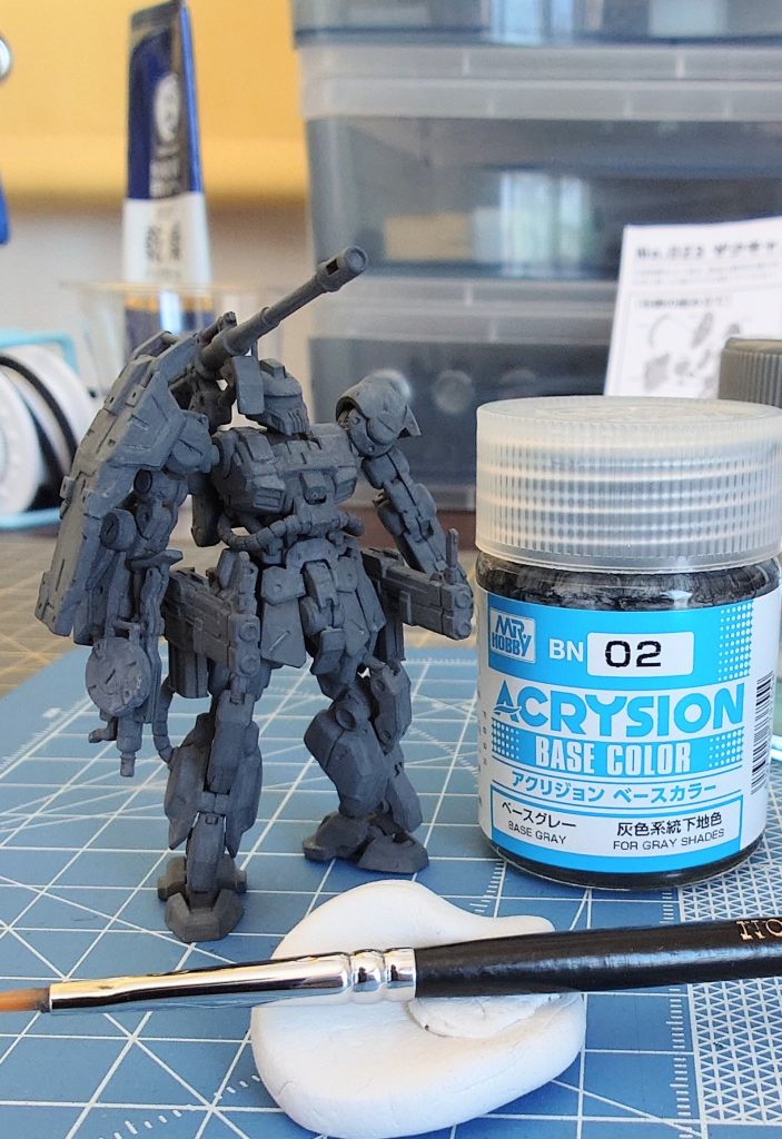 アクリジョンのベースグレーを筆塗り