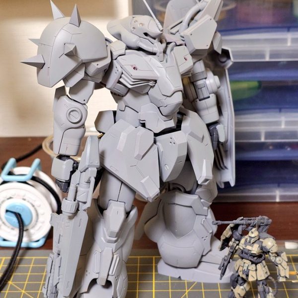 重い腰がようやく上がって塗り始めました。なんとかそれっぽい色があったので調色無しです！（2枚目）