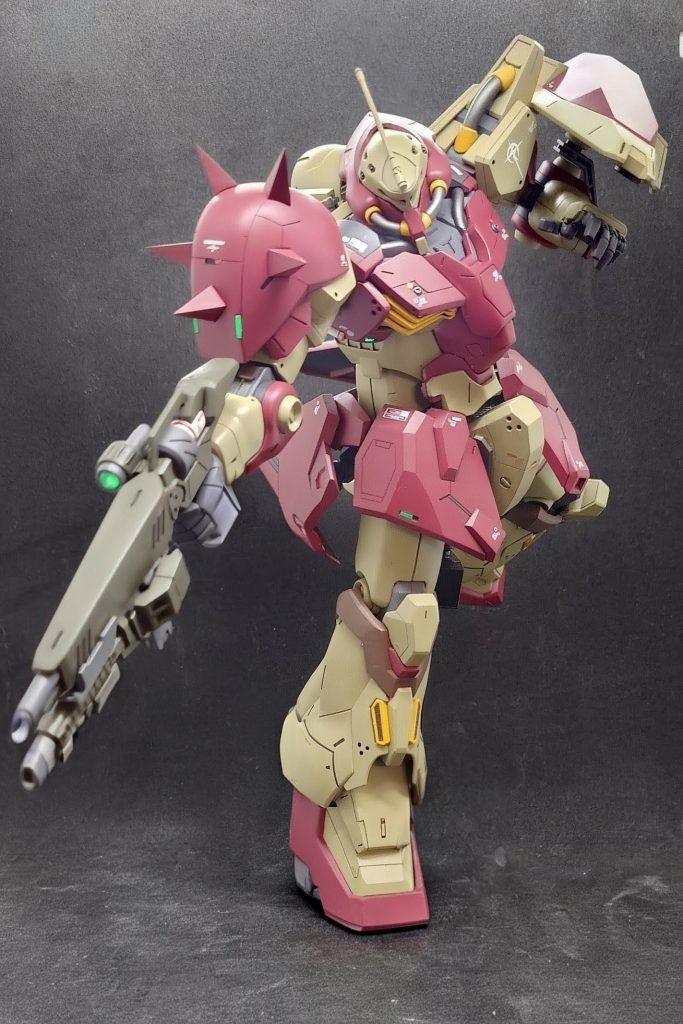 上からの射撃ポーズは好きなんですが、モノアイが奥まってるせいかイマイチ感が。。。