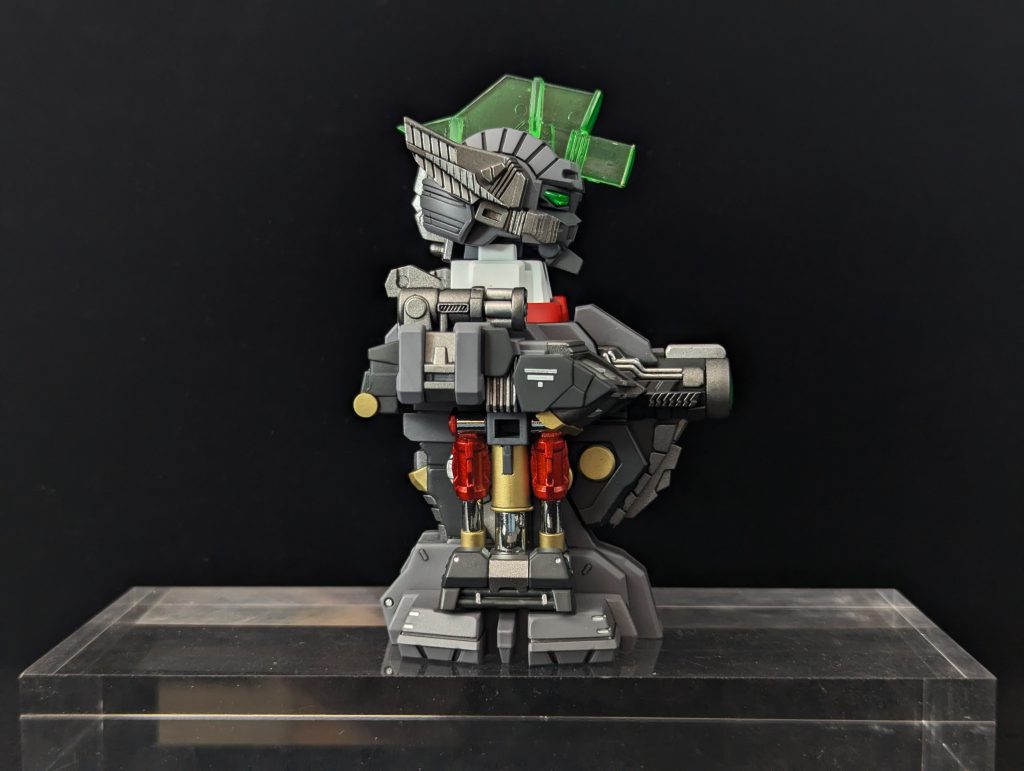 内部フレームで今回内部フレームは結構塗り分け、情報量を上げています(gandam-hand2)各シリンダーはフィニッシュシートでギラッギラの銀にし、各センサーもフィニッシュシートにレジンを盛って蛍光塗料を塗っています(gundam-kao7)