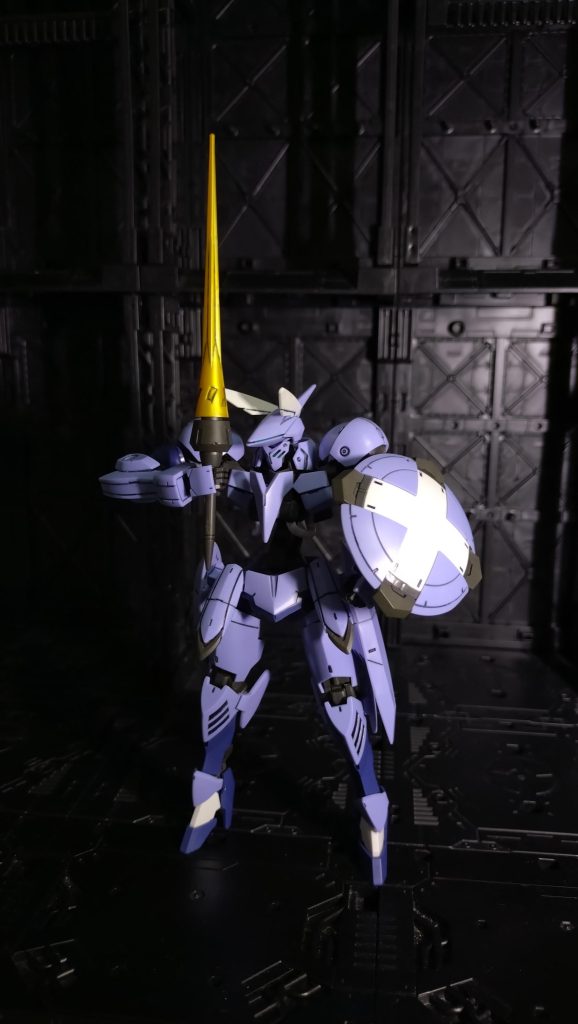 レイピアとシールドのみという武装構成は凄いシンプルでカッコいい‼️