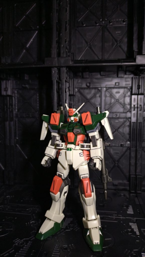 腰部のセンサーはシールが付いてなかったのでガンダムマーカーで塗装しました。肩のグレーの所はシールがありましたが、塗装の方が見映えが良くなるかなと思い塗装しました‼️