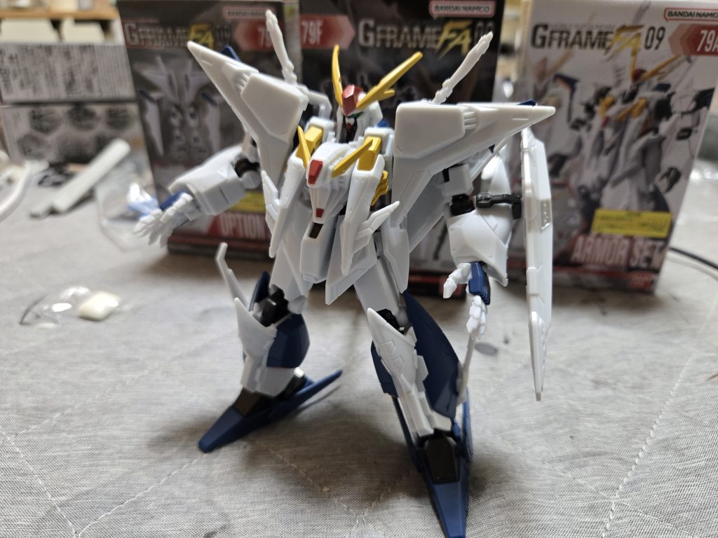 食玩としては色分け頑張ってると思いますがガンプラ等と見比べるとけっこう足りない色も…