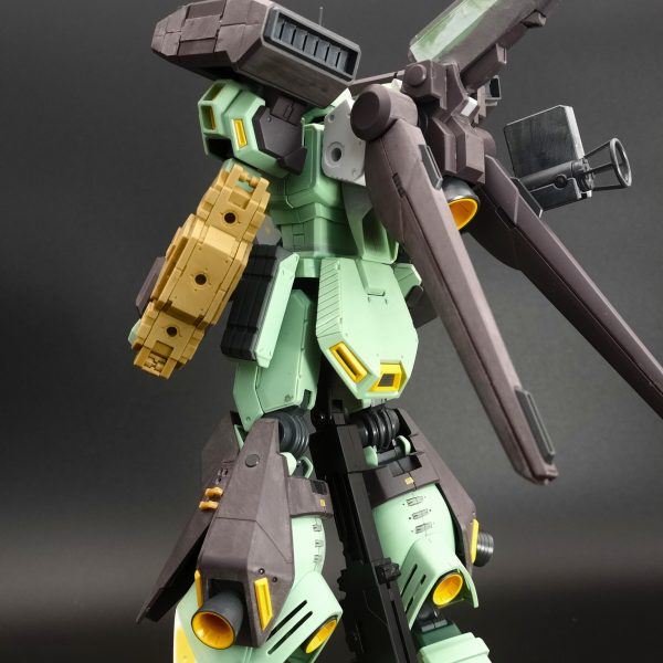 大きな工作、スジ彫りもほとんど終わり、残すは左腕の増加装甲にある空白をどうするか…工作量に比例して傷だらけだから、アイディアが出るまでゆっくり時間をかけて丁寧に修整、表面処理していきます。パージしたスタークジェガンがいちばんエロいよなぁ（4枚目）