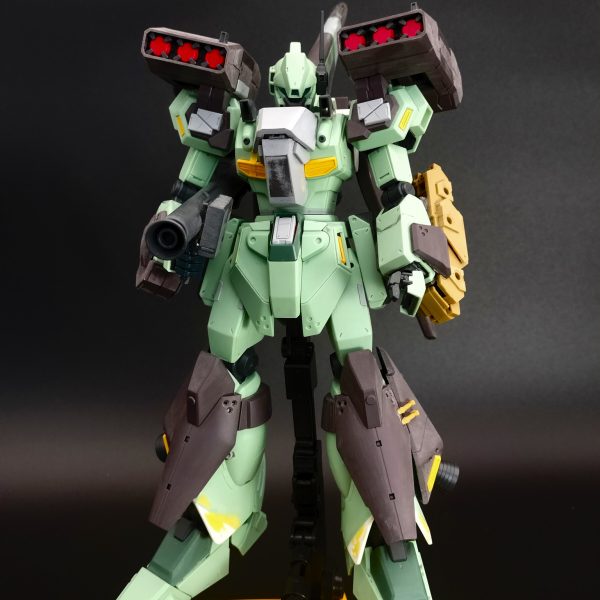 大きな工作、スジ彫りもほとんど終わり、残すは左腕の増加装甲にある空白をどうするか…工作量に比例して傷だらけだから、アイディアが出るまでゆっくり時間をかけて丁寧に修整、表面処理していきます。パージしたスタークジェガンがいちばんエロいよなぁ（3枚目）