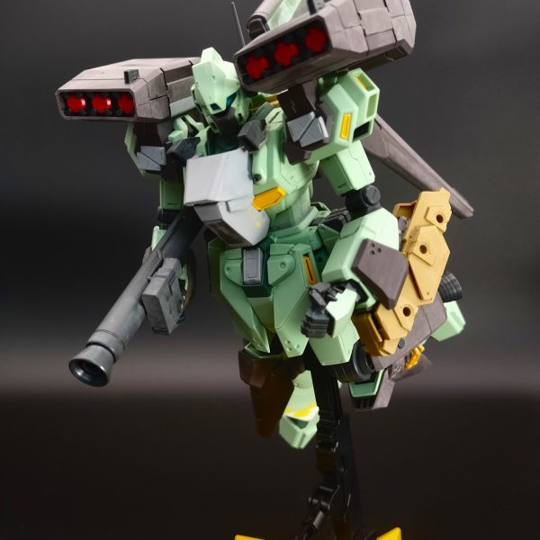 大きな工作、スジ彫りもほとんど終わり、残すは左腕の増加装甲にある空白をどうするか…工作量に比例して傷だらけだから、アイディアが出るまでゆっくり時間をかけて丁寧に修整、表面処理していきます。パージしたスタークジェガンがいちばんエロいよなぁ（5枚目）