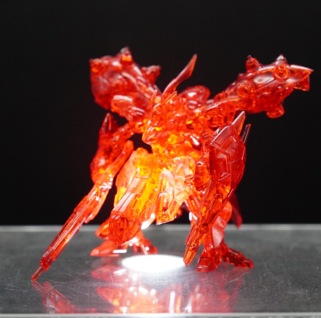 下からライトを当ててみました。