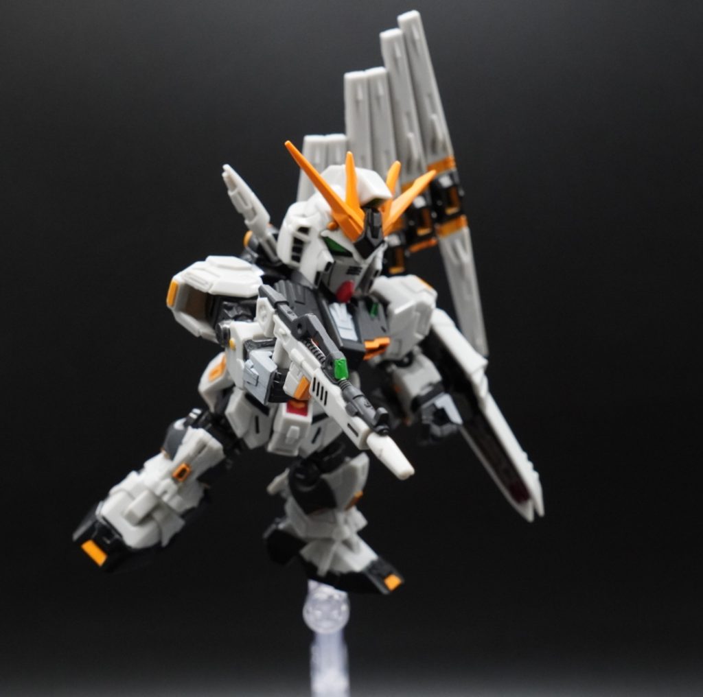 RGを参考に塗り分けてみました。センサーやツインアイのグリーンは、リンプラカラーのステラグリーンです。