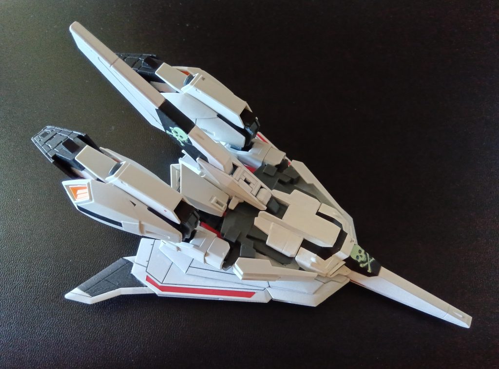 別角度から。良いデカールが入手できず、ドクロはネイルシールです(gundam-kao9)