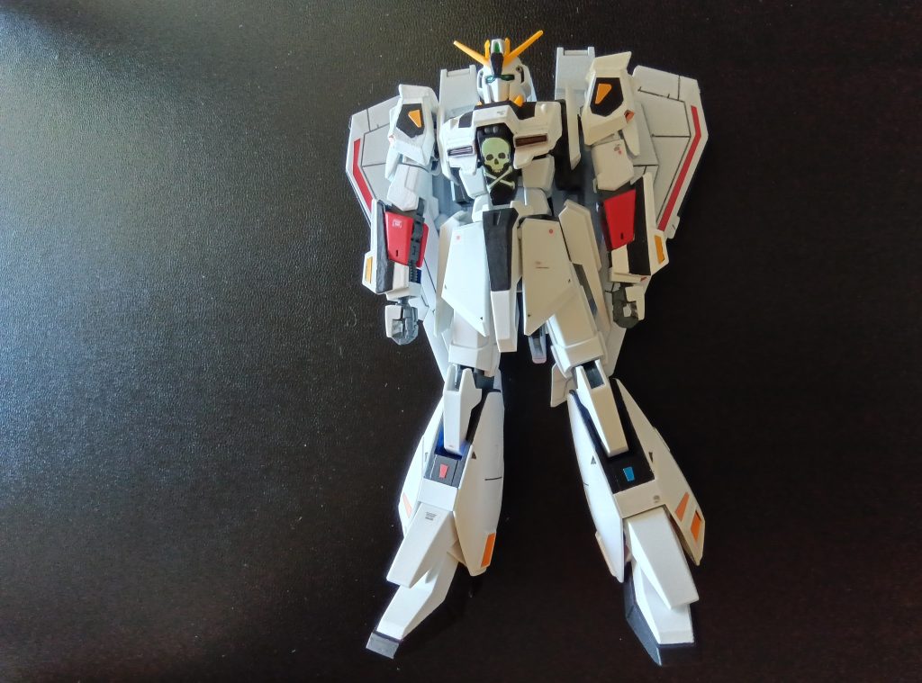 今回はリハビリなのでほぼストレート組み。カラーリングはアレ💀に寄せてます(gundam-kao5)