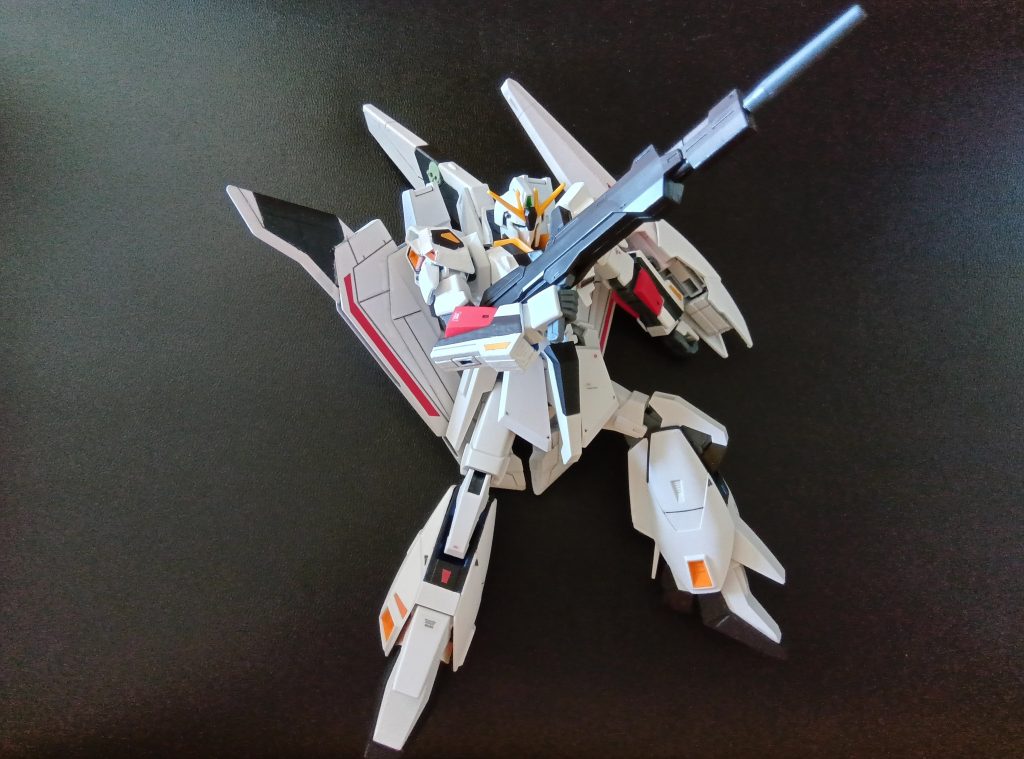 ビームライフルを構えて