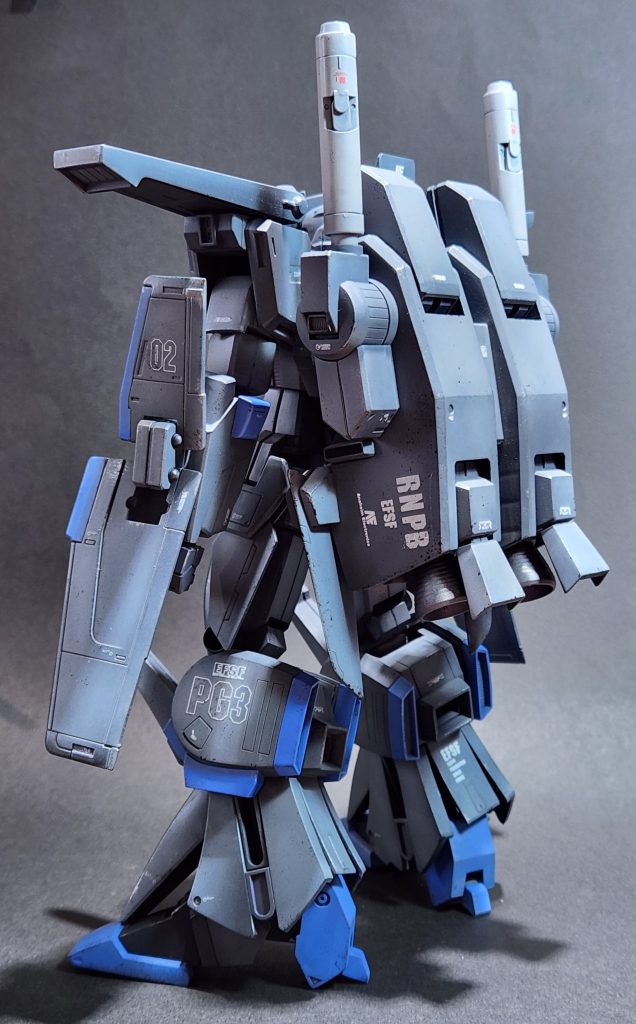 自分で想像していた、明るく健康的すぎない理想の色が出せて満足しています。展示会でもブルーについての質問を頂いて、とても嬉しかったです。