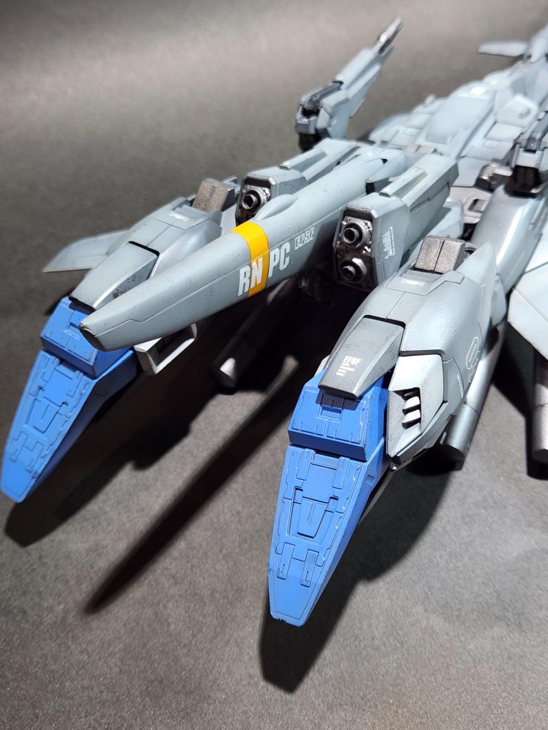 膝から下の分割ラインは大きく変更して、スッキリと見えるようにしました。完成してみると、手間だったけどやって良かったと思えます。