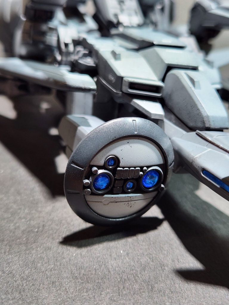 レドームのセンサーはシールだったので、クリアーパーツ化してみました。質感と発光感が良くなり満足しています。続けて２機のガンダムタイプは、色々と楽しんで制作出来ました。昔失敗したセンチネル機体への、ささやかなリベンジが出来たと思います。