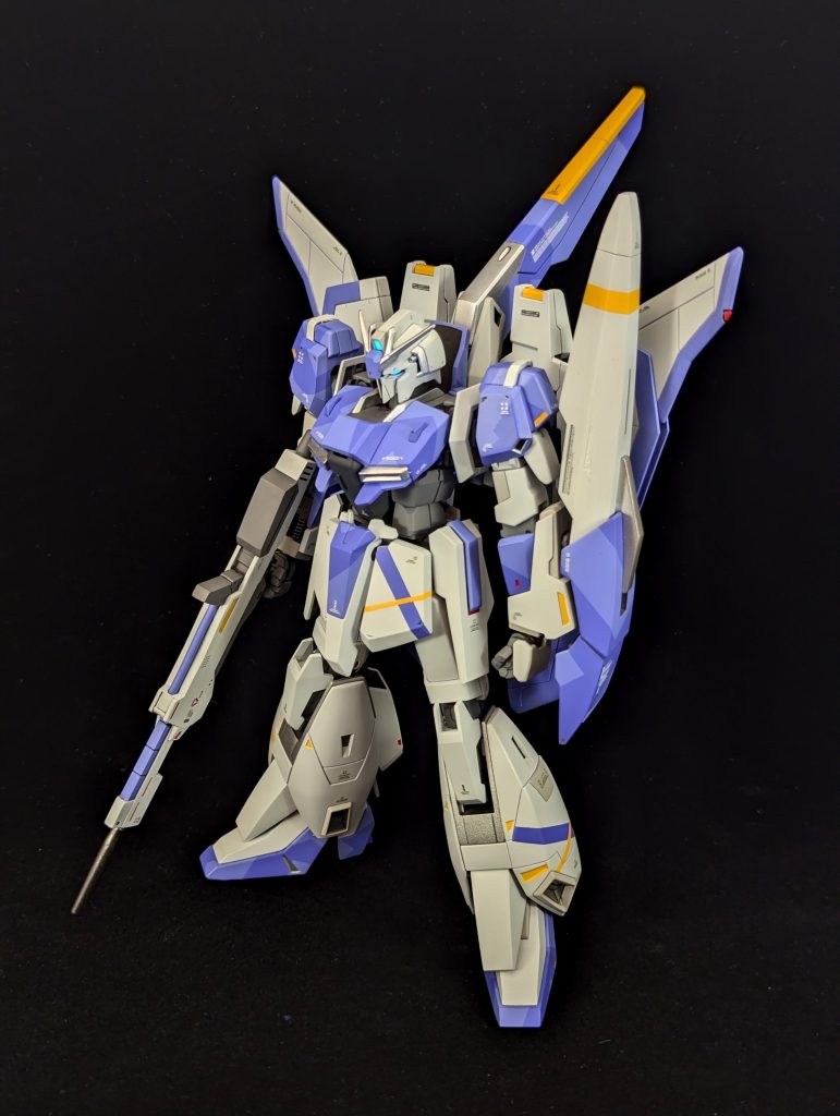 造形が素晴らしく、フェイスマスクを好みに削ったのと、アンテナシャープ化、翼を若干後ろにしたぐらいです(gandam-hand2)(gundam-kao7)