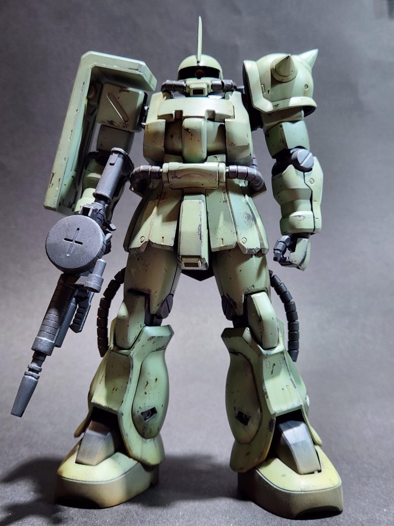 プロポーションは現時点の私には、凄く好みの形だったので、シンプルに基本工作で作りました。モノアイを外品に変えたくらいです。がっしりした体型が凄く格好良いです。