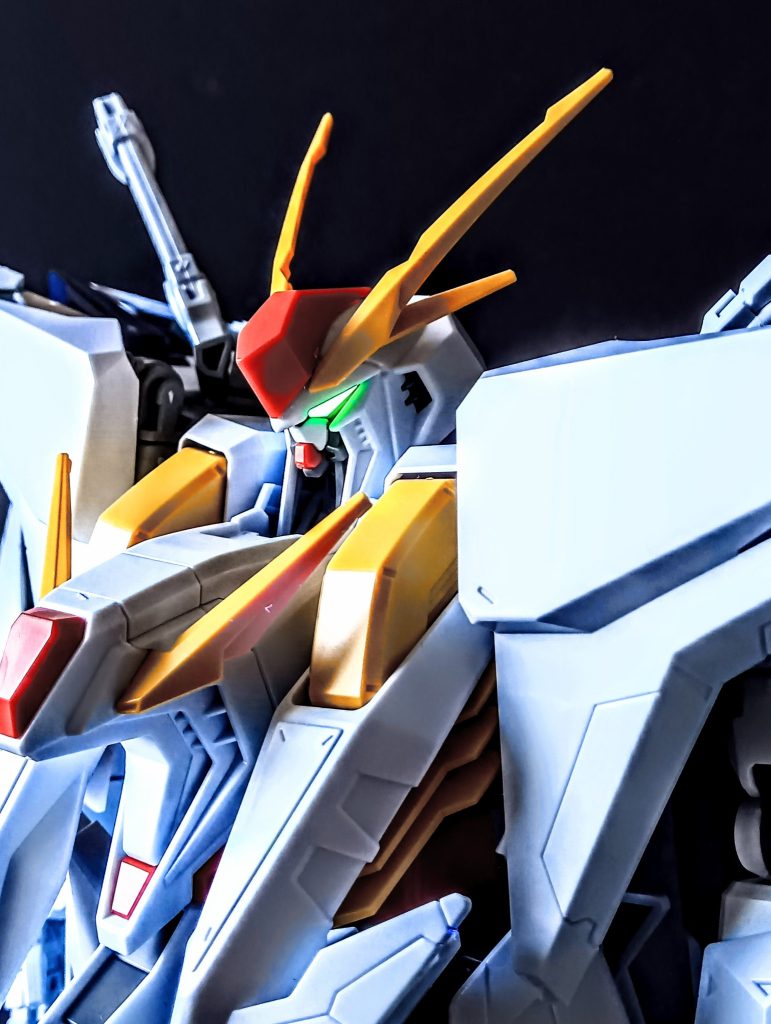 作品名：<p>映画を観た帰りがけに、近くの家電量販店に行ったら置いてあったので購入しました、HGのクスィーガンダム。 まだツインアイに蛍光シール貼り付けただけの状態です。 大きいので、いつもの撮影ブースに入りませんでした(笑)</p>
