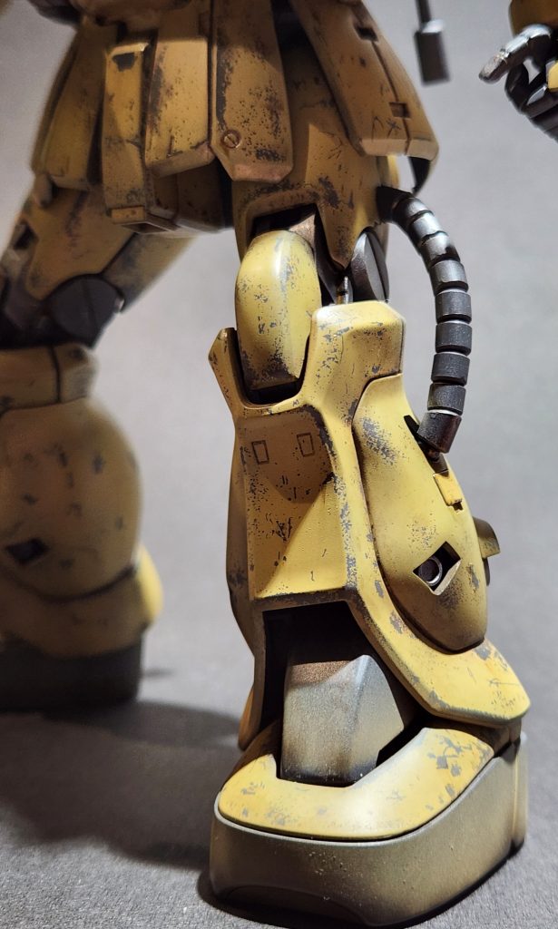 この機体も足先部分はアフリカの大地を感じる様にと思い、埃や日射しによる色の退色を入れてみました。