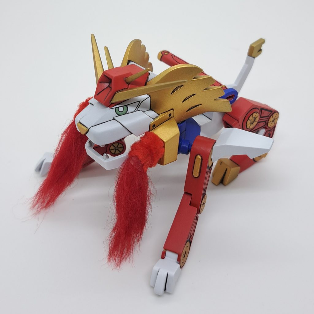 白獅にもなります本来はバックパックと兜(獅子の顔)が繋がってますが人型の時に首が動かせるように磁石接続にしてあります前腕を開いたように見せるために接続位置を変更してます