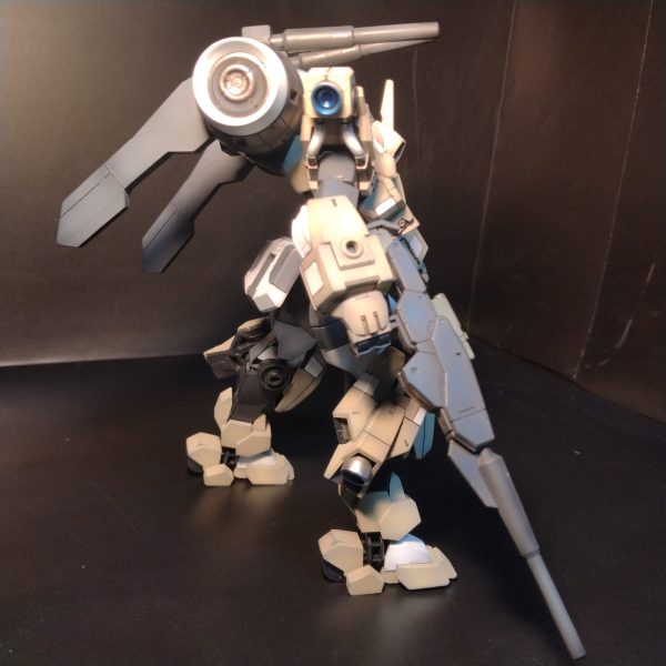 作業ストップとか言いながら結局は組んじゃいました！😄ですが！デカールがまだ無いので完成までは、もう数日かかりそうです！😅その間に気になる所とかチェックして見て手直しでもしてようと思います！😄それと最初に上げた画像と変えました！バックパック横のゴールドが気に入らなかったので塗り直しました！😄ちなみに制作ストーリーはこれにて終了します！デカール自体は色々あるのですが水星の魔女系の物が無く、届くのが数日先になりそうなので！デカール、トップコートしたら完成投稿にアップします！😄ここまで制作ストーリーを見て下さり有難う御座いました！😀では次は完成投稿しますので！お時間が有りましたら観覧宜しくお願いします！（2枚目）