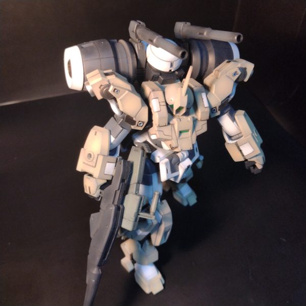 作業ストップとか言いながら結局は組んじゃいました！😄ですが！デカールがまだ無いので完成までは、もう数日かかりそうです！😅その間に気になる所とかチェックして見て手直しでもしてようと思います！😄それと最初に上げた画像と変えました！バックパック横のゴールドが気に入らなかったので塗り直しました！😄ちなみに制作ストーリーはこれにて終了します！デカール自体は色々あるのですが水星の魔女系の物が無く、届くのが数日先になりそうなので！デカール、トップコートしたら完成投稿にアップします！😄ここまで制作ストーリーを見て下さり有難う御座いました！😀では次は完成投稿しますので！お時間が有りましたら観覧宜しくお願いします！（5枚目）