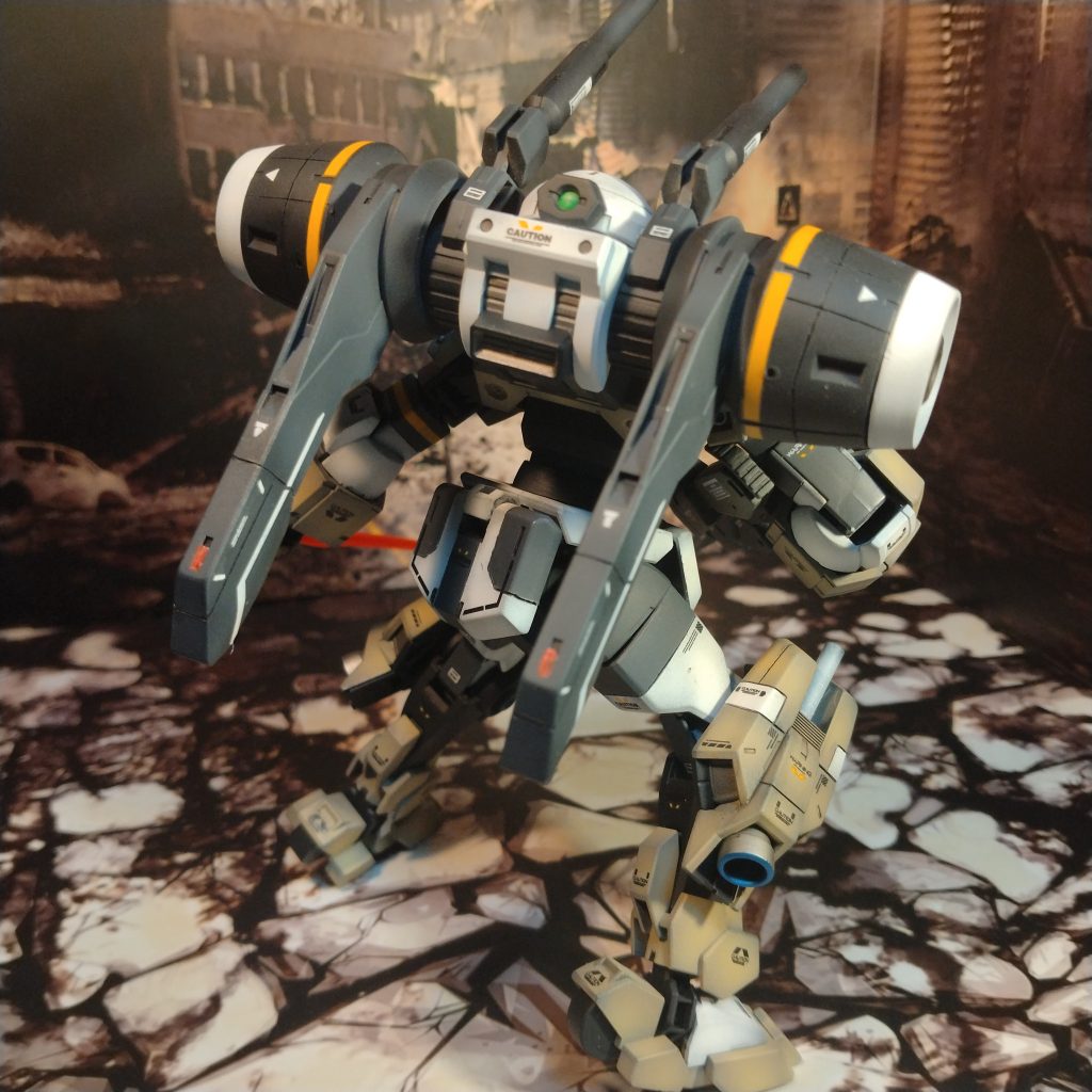 今回は主にノーマルとの差別化の為にスジ彫りで白の整備ハッチパネルを表現しました!