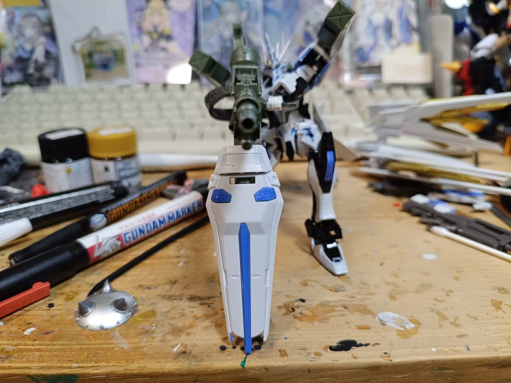 レイルガン？だかかな？これもまあ装備可能に　盾の塗装が分かりやすいほんらいの盾は青いところが緑色の盾でした