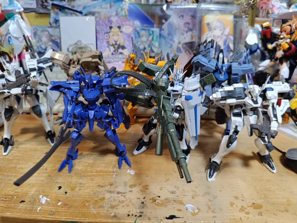 まだ組んでない機体は除いて今組んでいるマヴラブの機体を並べるとこんな感じまあ1体ガンダムが混ざってますけどw